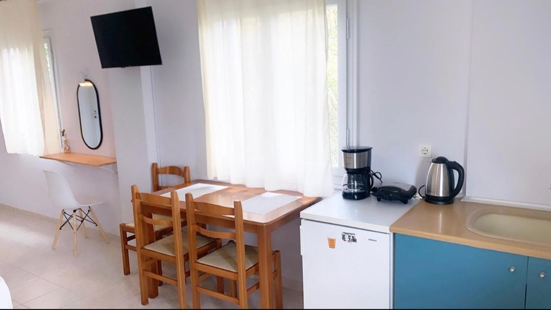 Ilias Apartments ฟีนีคุนตา ภายนอก รูปภาพ