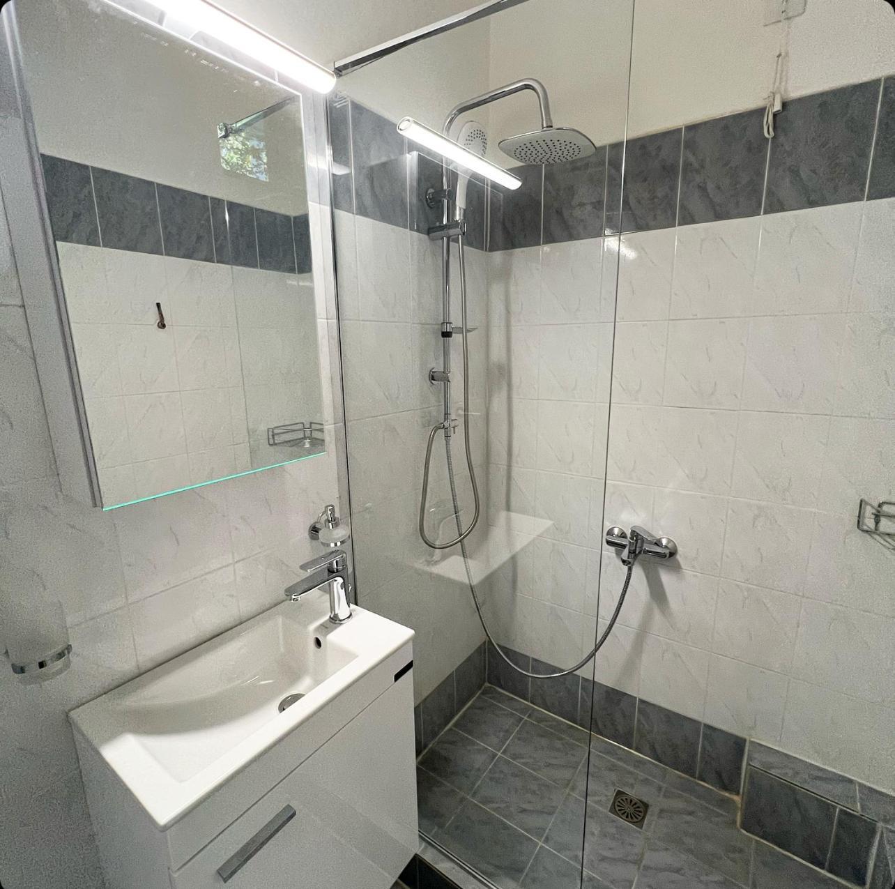 Ilias Apartments ฟีนีคุนตา ภายนอก รูปภาพ